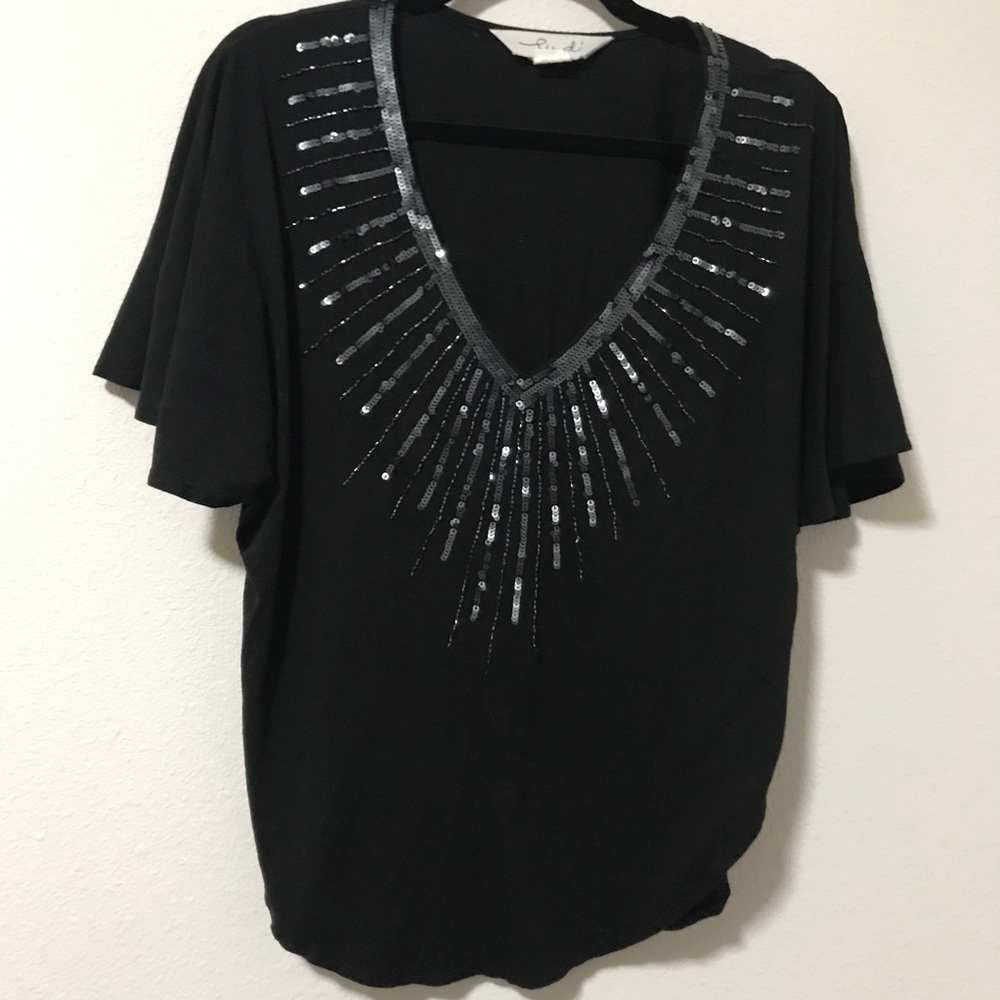 🚨3 for 10$🚨
 ⭐️ Cute flattering Shirt